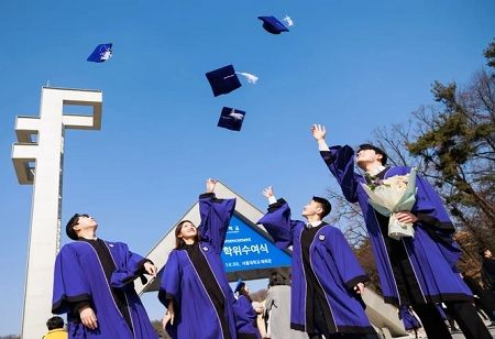Vietnam Expands Scholarships for Engineering and AI Talent