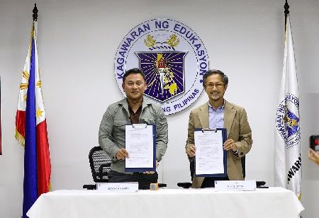 Angara, Dizon Sign MOA To Speed Classroom Construction Drive