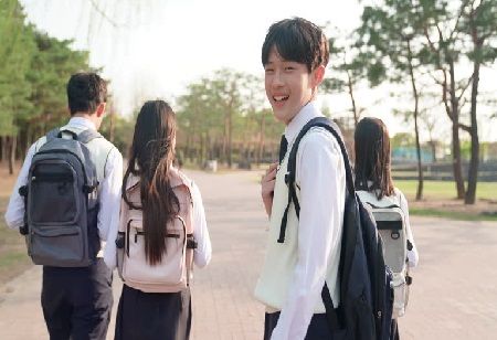 3,000 Low-Income Students To Receive Monthly Scholarships